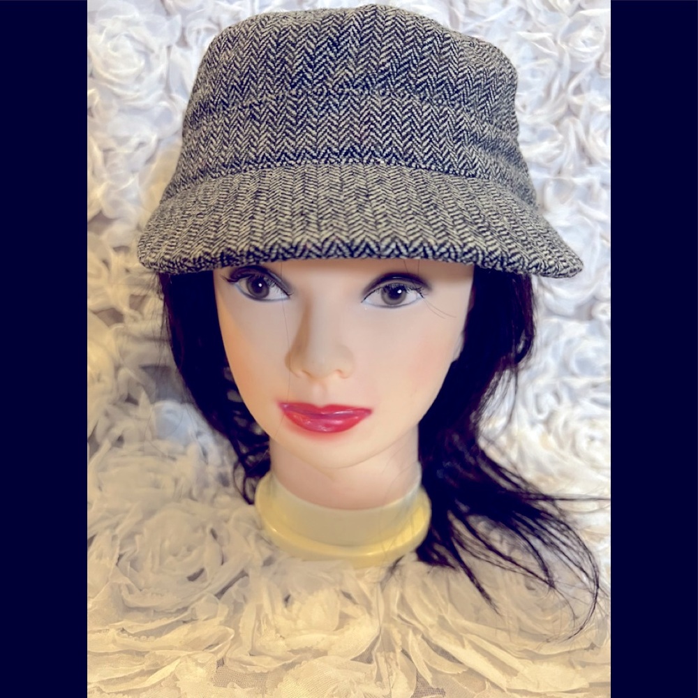 Gap S/M Women's Messenger Cap